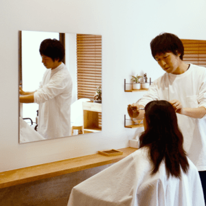 YONA HAIR 接客の様子